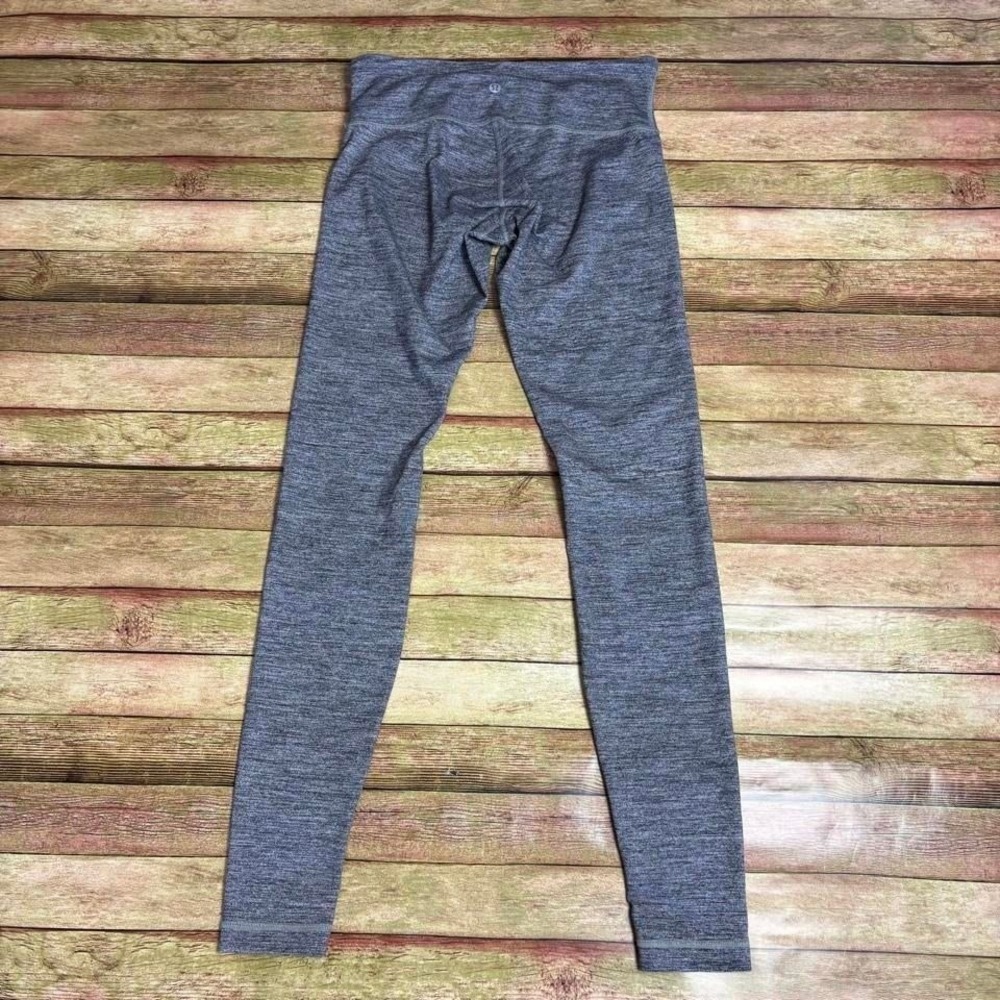 Lululemon grey leggings size 6. Item 460